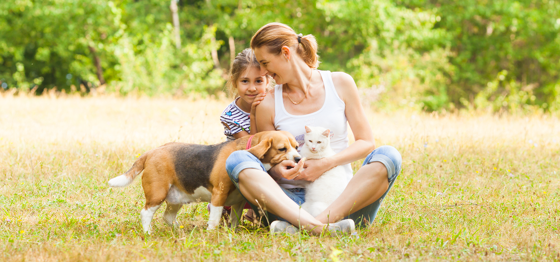 Famille avec chien et chat